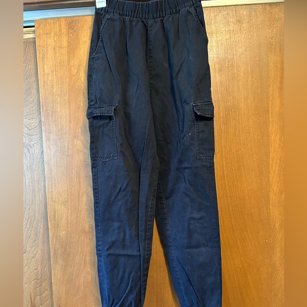 H & M black cargo pants. Size xs.